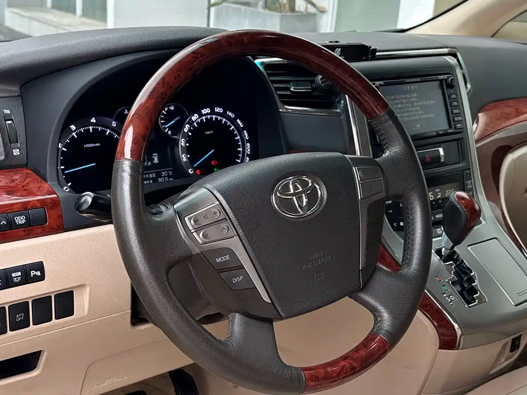 Toyota Alphard 2011 — фото 21
