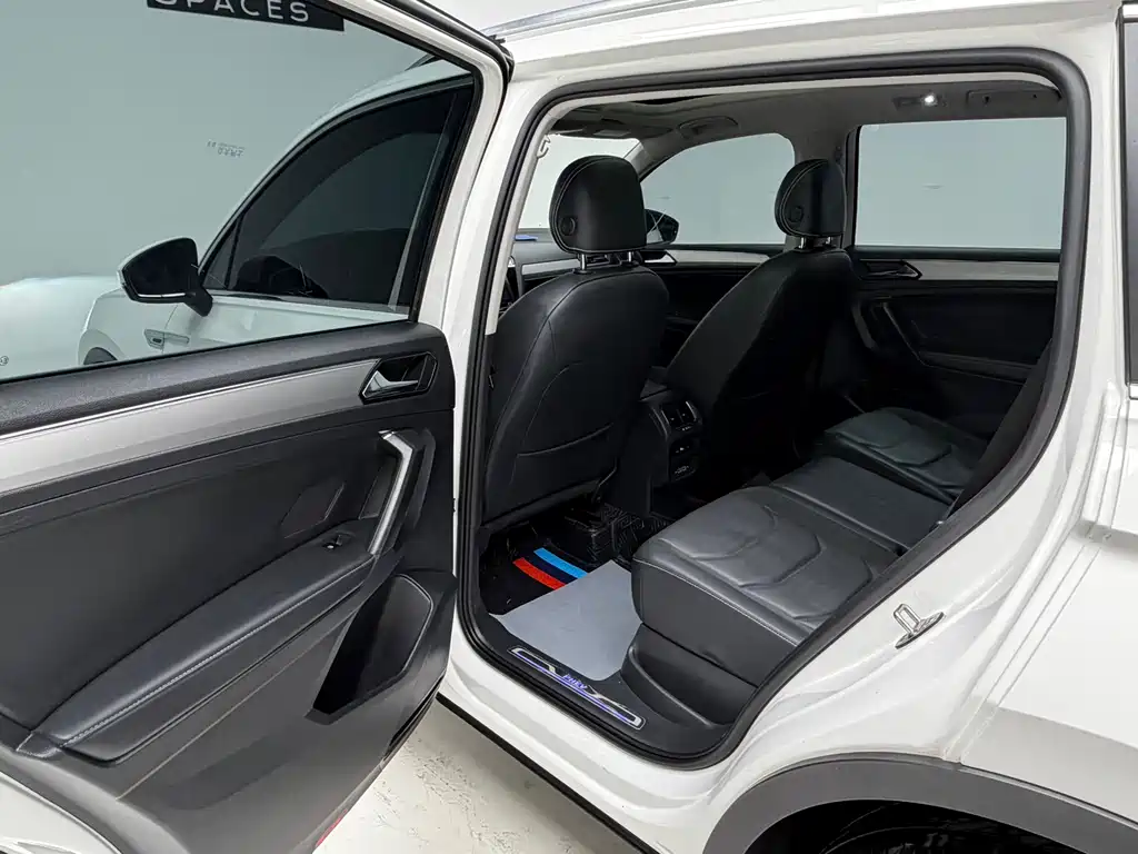 Volkswagen Tiguan L PHEV 2021 — фото 16