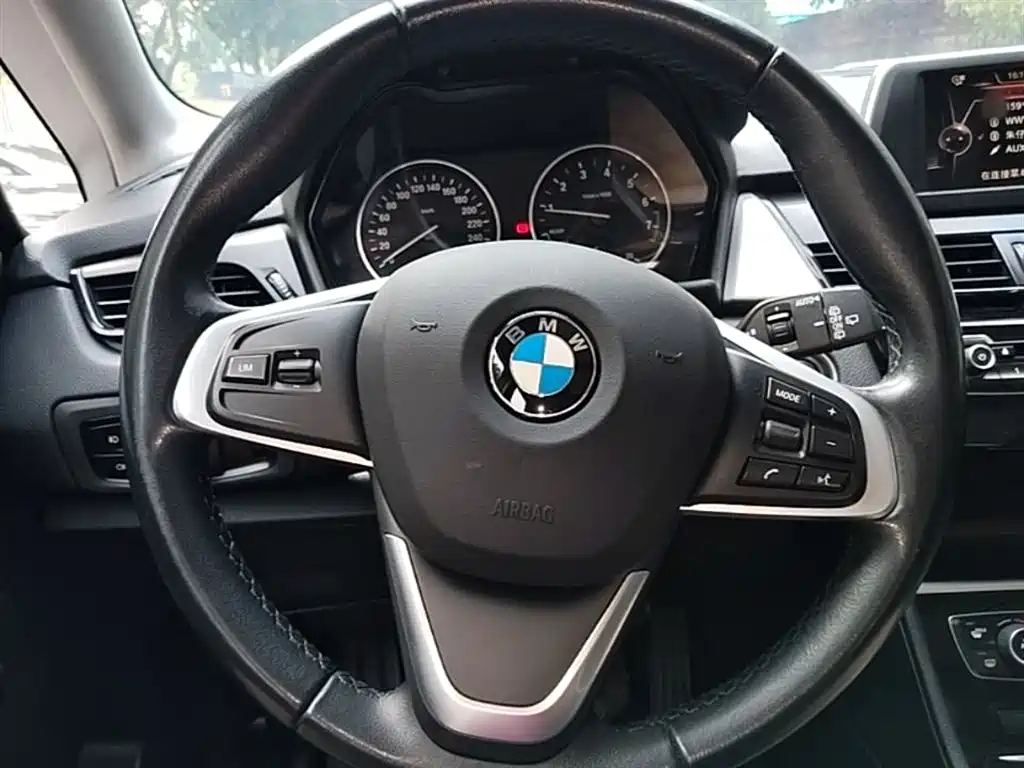 BMW 2 Series Active Tourer 2017 — фото 11