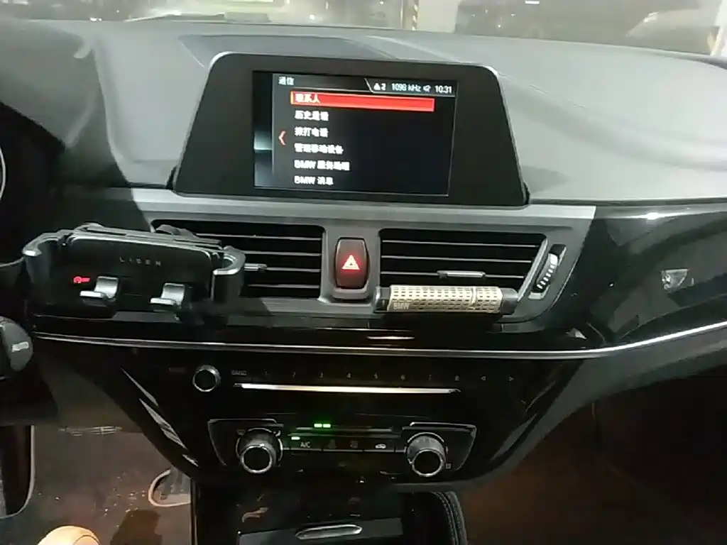 BMW 1 Series 2018 — фото 13
