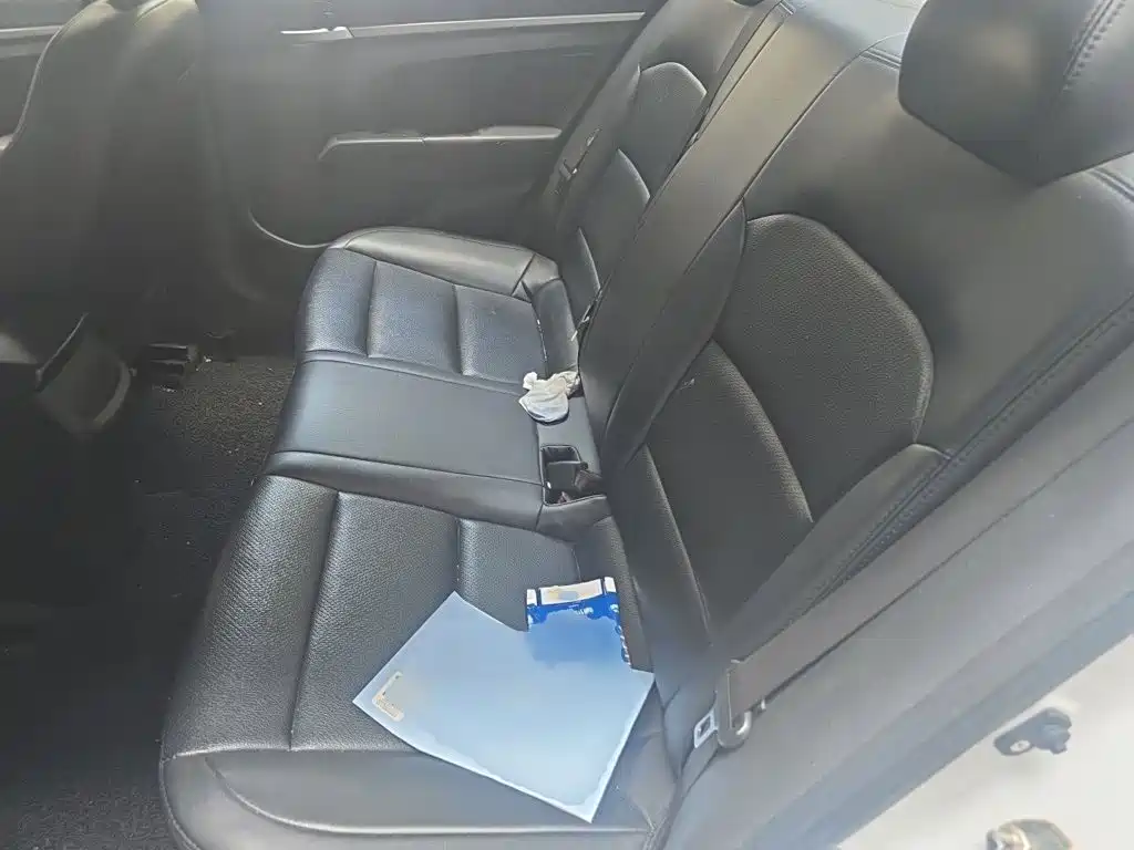 Hyundai Elantra 2018 — фото 15