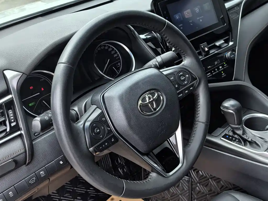 Toyota Camry 2021 — фото 10