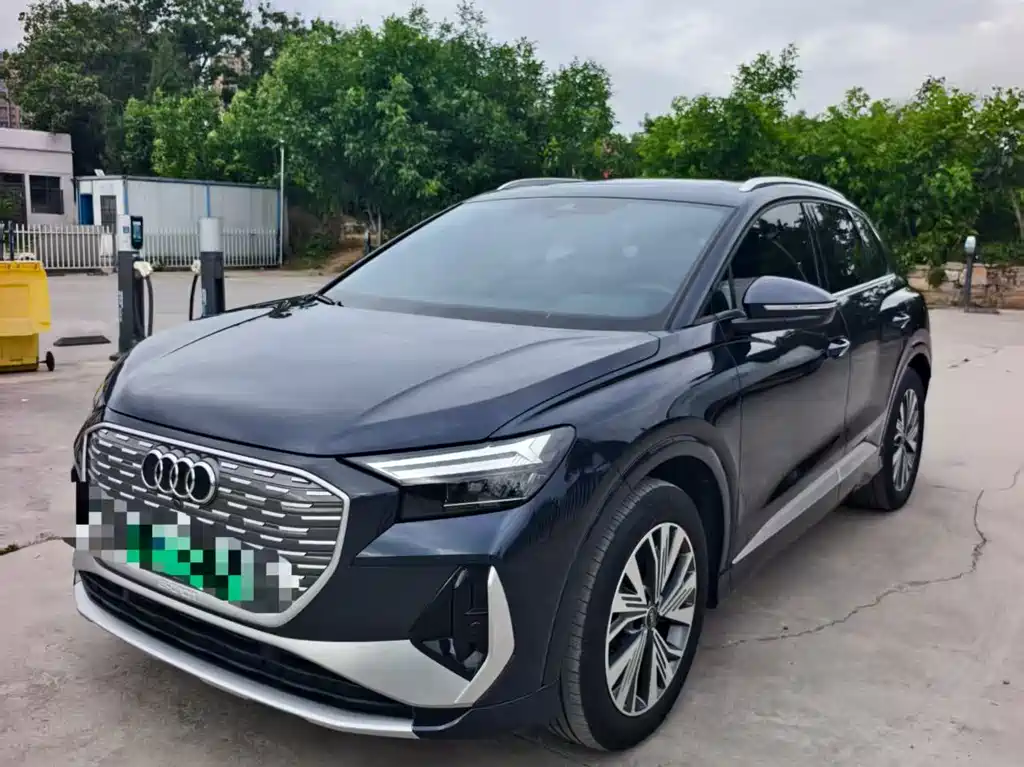 Audi Q4 e-tron 2023 — фото 1