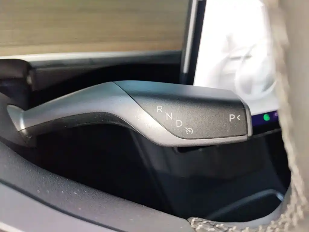 Tesla Model Y 2023 — фото 14