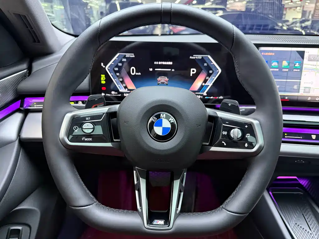 BMW 5 Series 2025 — фото 10