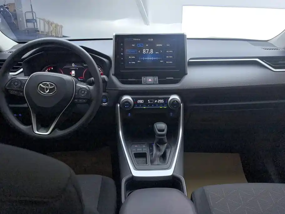 Toyota RAV4 2020 — фото 12