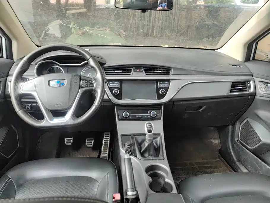 Geely Emgrand GS 2017 — фото 12