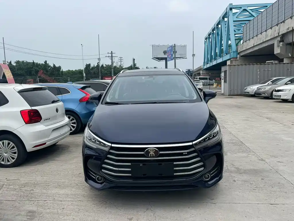 BYD MAX 2018