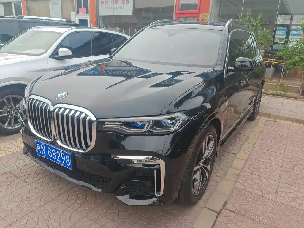 BMW X7 2022 — фото 1