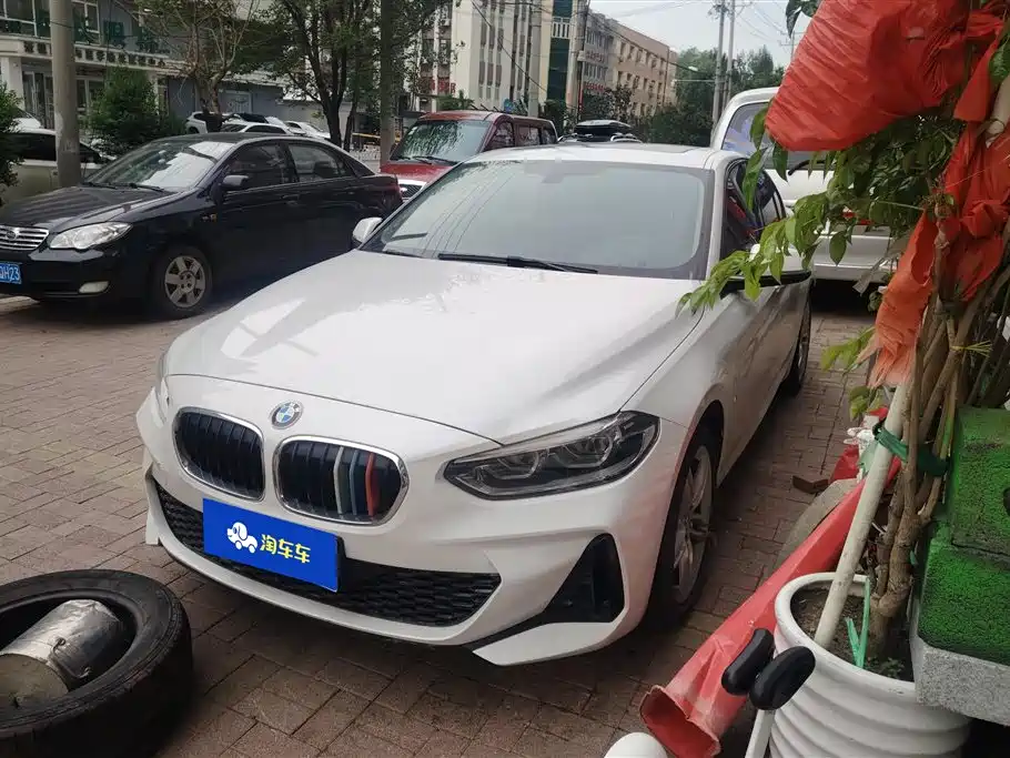 BMW 1 Series 2020 — фото 1