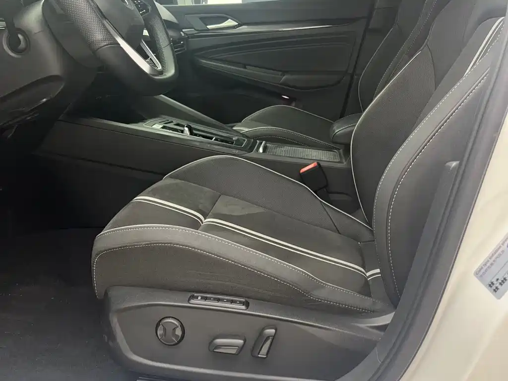 Volkswagen Golf 2023