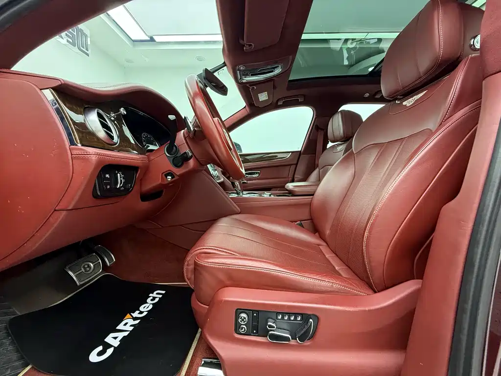 Bentley Bentayga 2018 — фото 11