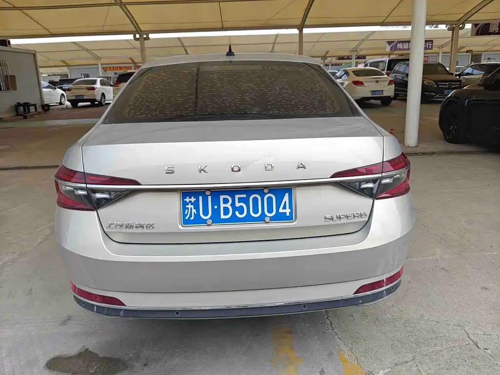 Skoda Superb 2021 — фото 12