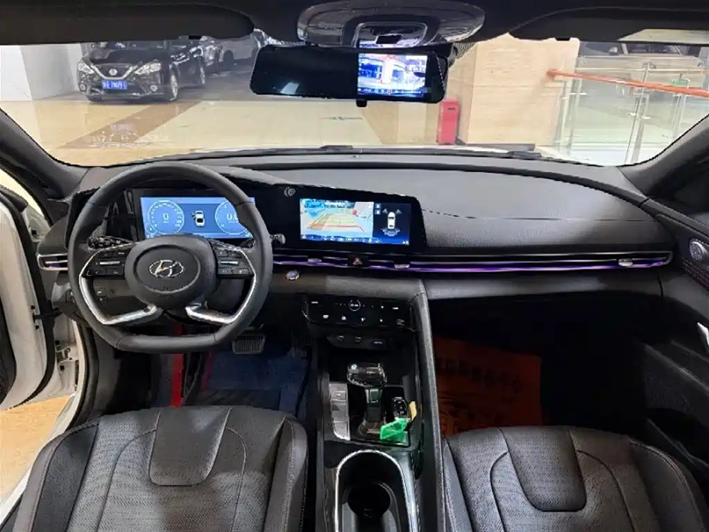 Hyundai Elantra 2023