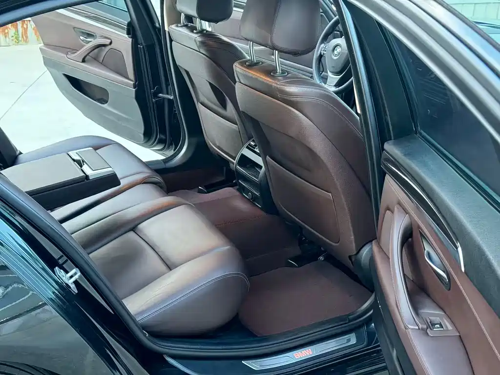 BMW 5 Series 2016 — фото 8