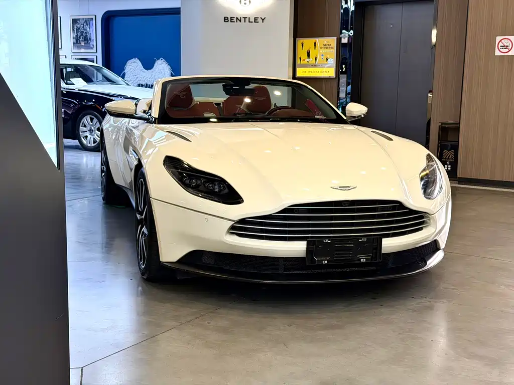 Aston Martin DB11 2020 — фото 3