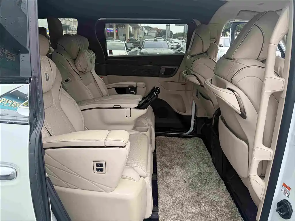 Toyota Alphard 2024 — фото 8