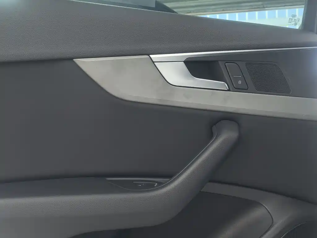 Audi A4L 2019 — фото 13