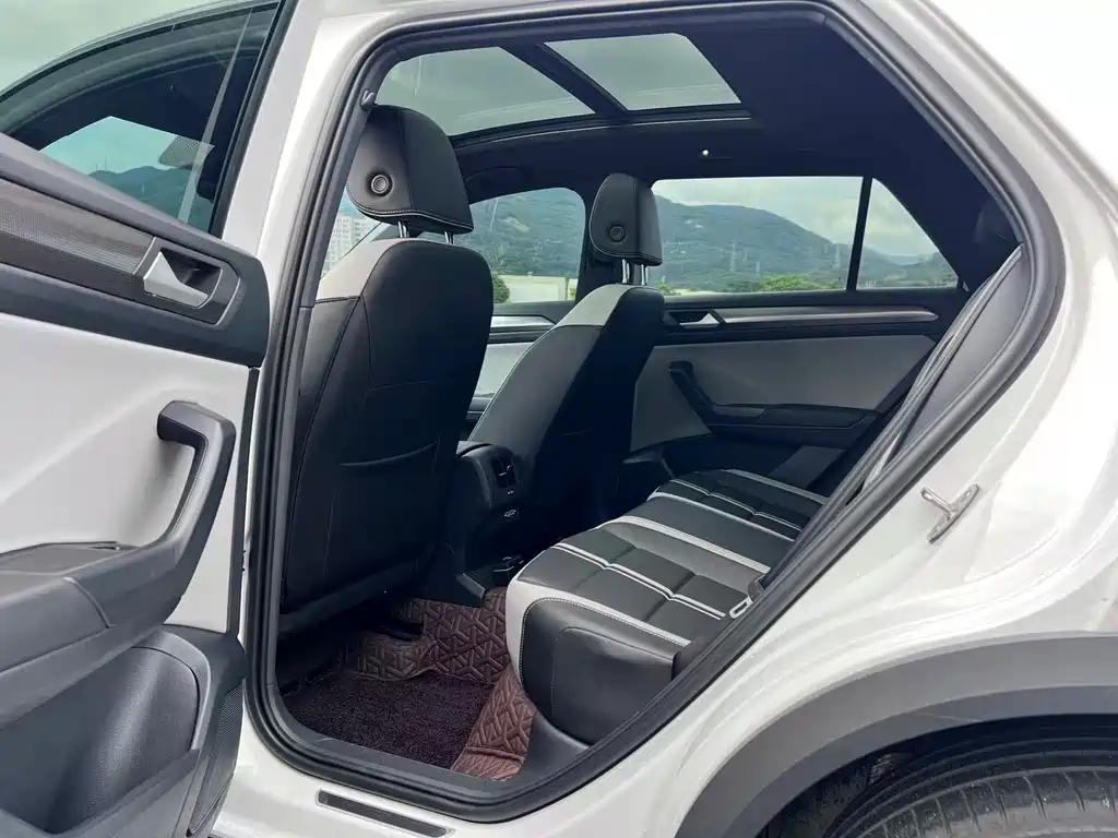 Volkswagen T-Roc 2024