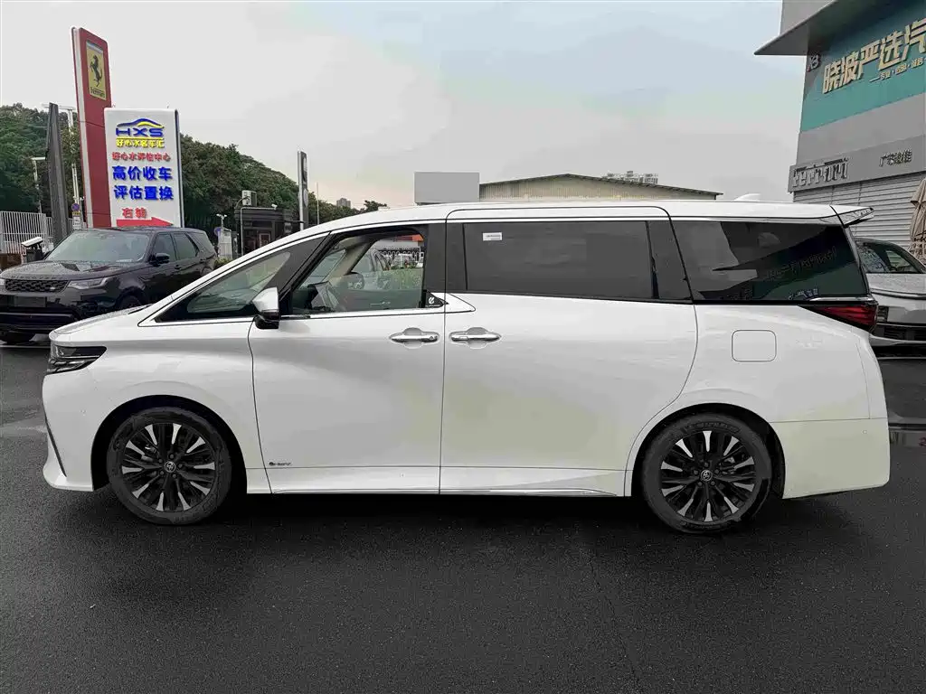 Toyota Alphard 2024 — фото 4