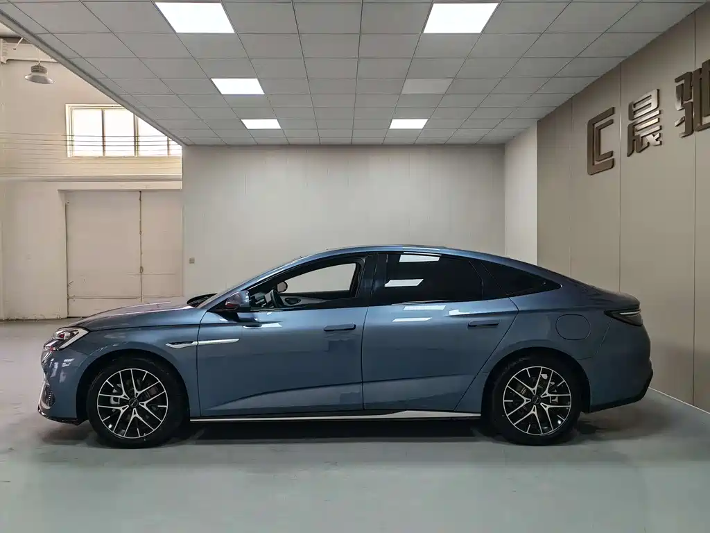 BYD Seal 07 DM-i 2025 — фото 8