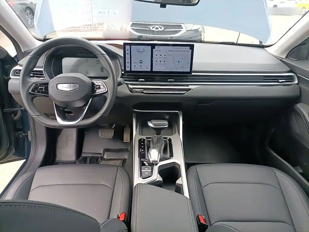 Geely Emgrand 2025 — фото 10