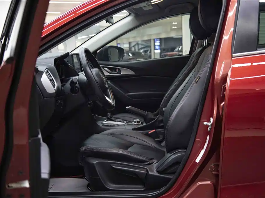 Mazda 3 Axela 2019 — фото 16