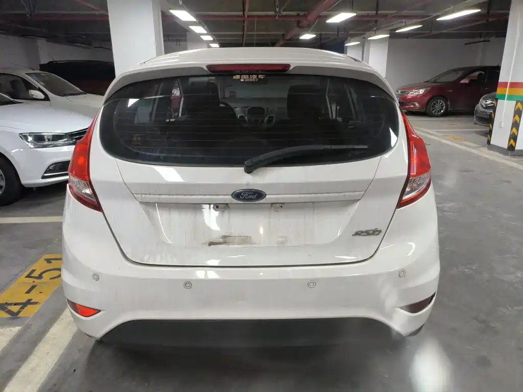 Ford Fiesta 2015 — фото 6
