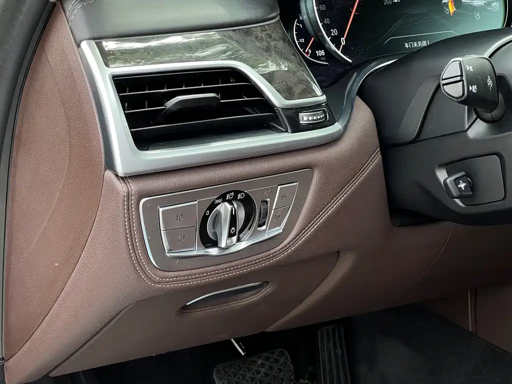 BMW 7 Series 2017 — фото 27