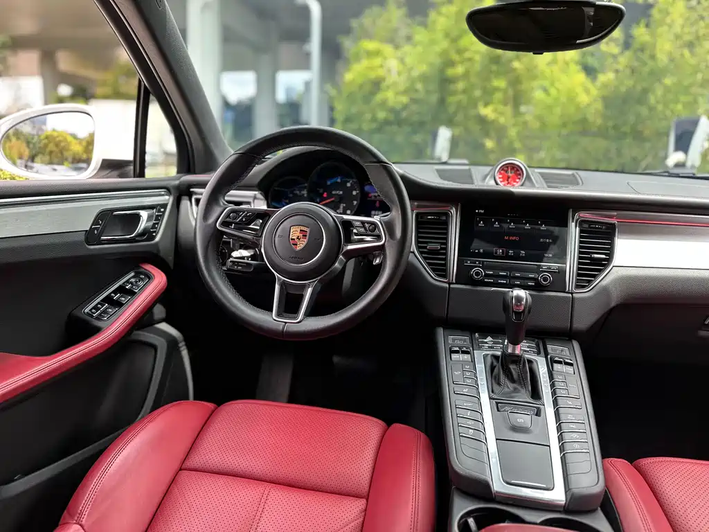 Porsche Macan 2017 — фото 12