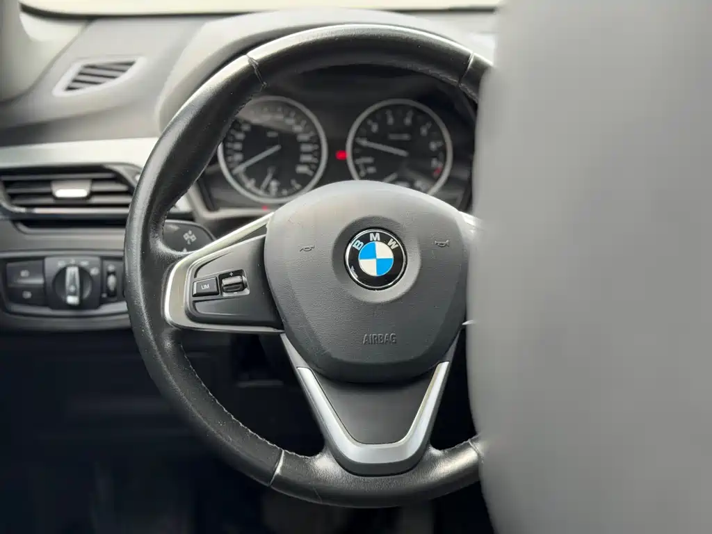 BMW X1 2016 — фото 11