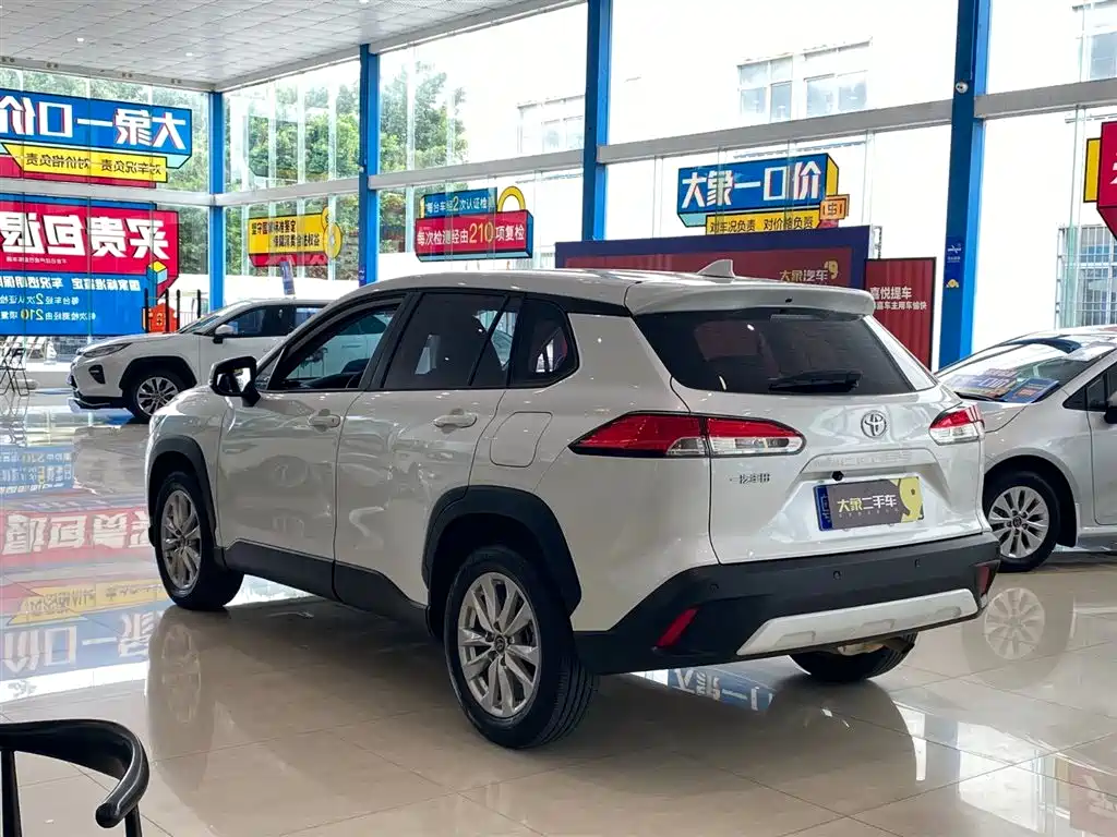 Toyota Corolla Cross 2023 — фото 11
