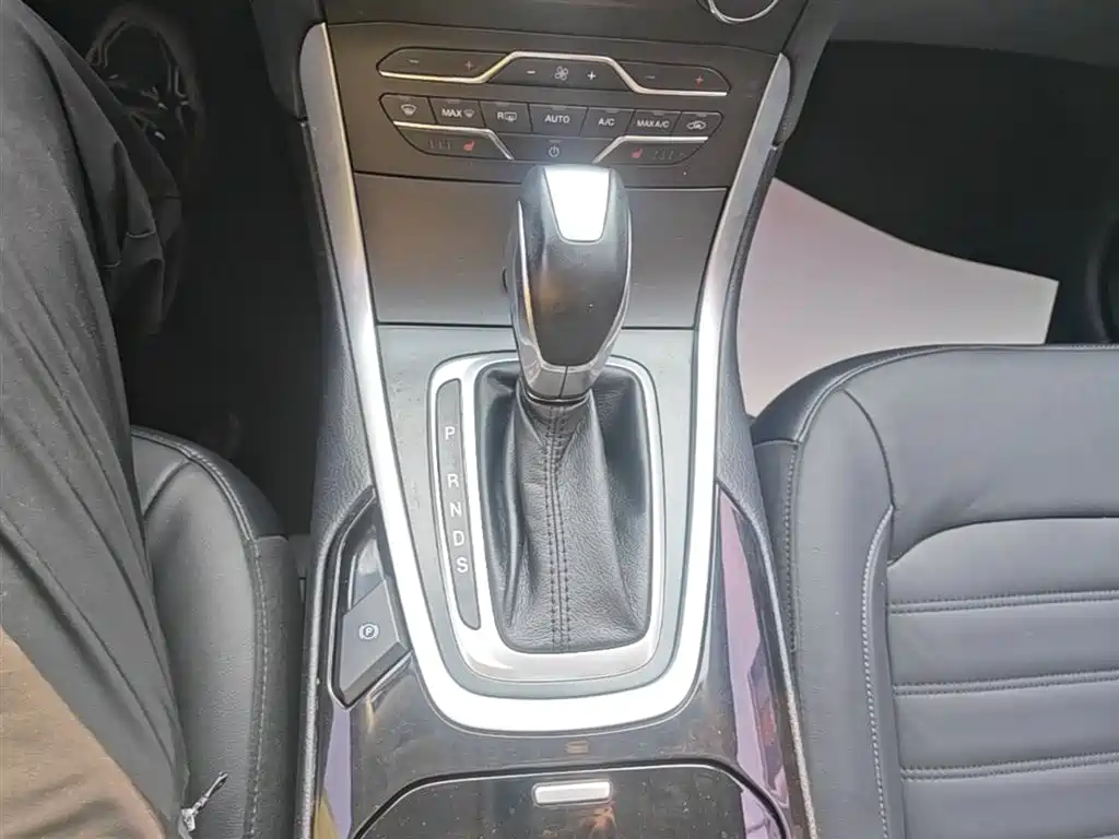 Ford Edge 2017 — фото 14