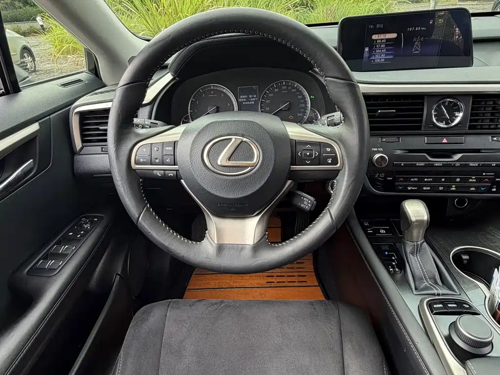 Lexus RX 2018 — фото 10