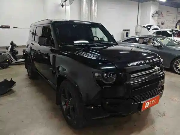 Land Rover Defender 2023