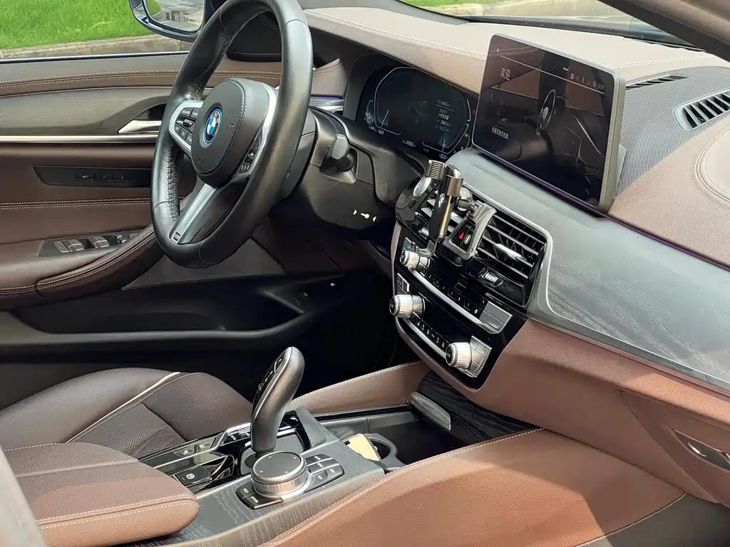 BMW 5 Series New Energy 2021 — фото 23