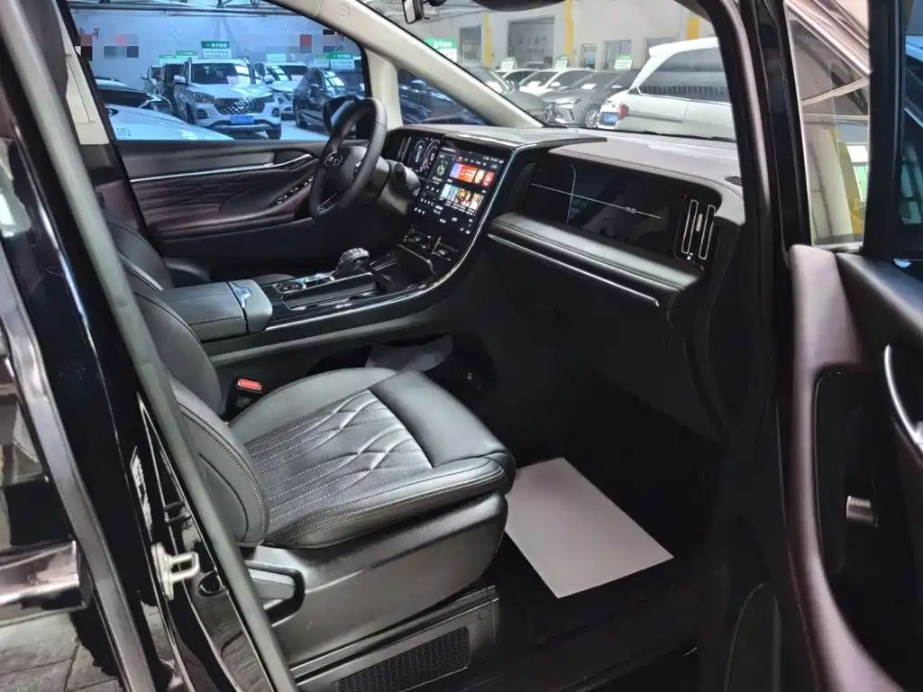 GAC Motor Trumpchi M8 2024 — фото 21
