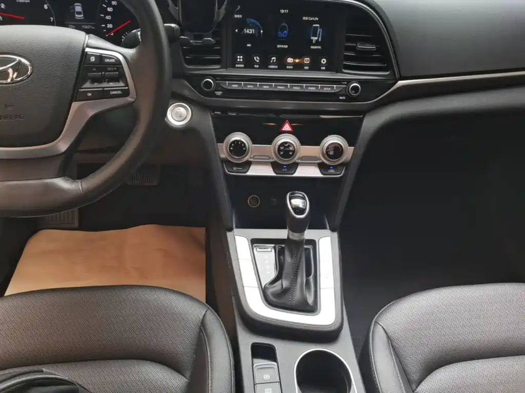 Hyundai Elantra 2019 — фото 14