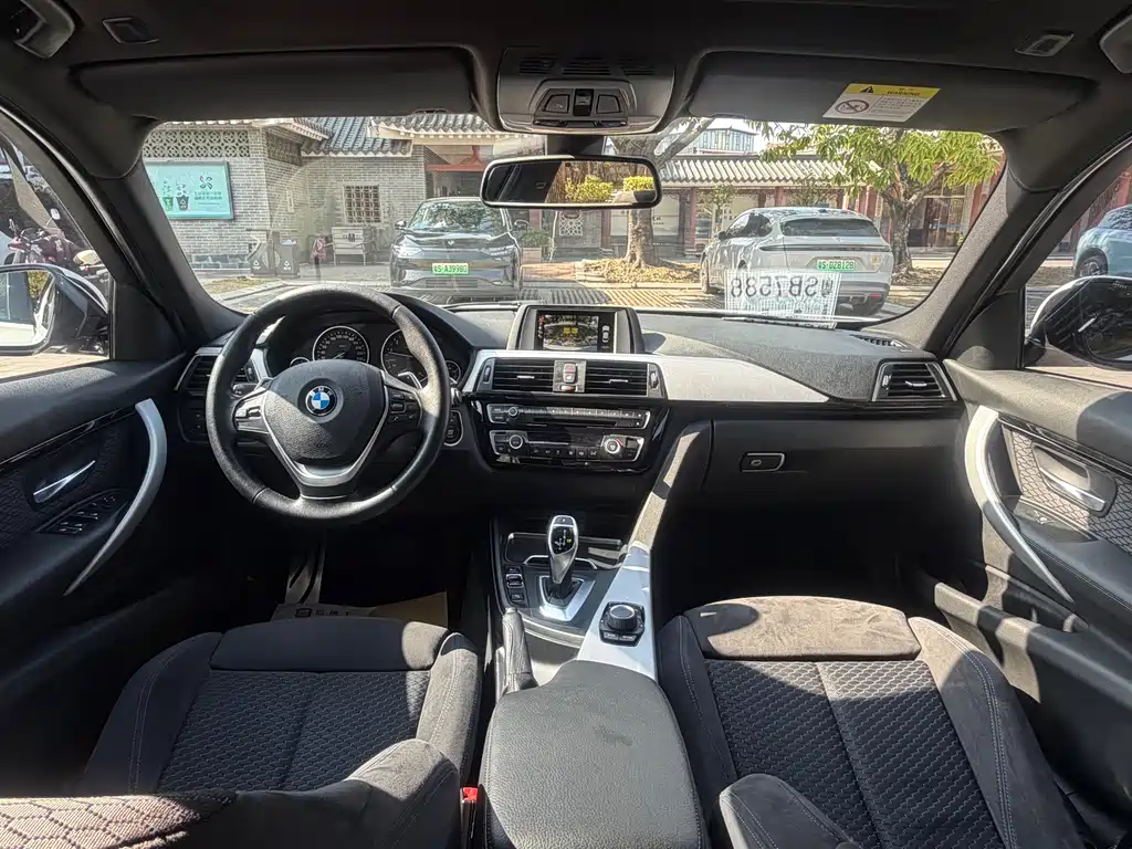 BMW 3 Series 2017 — фото 16