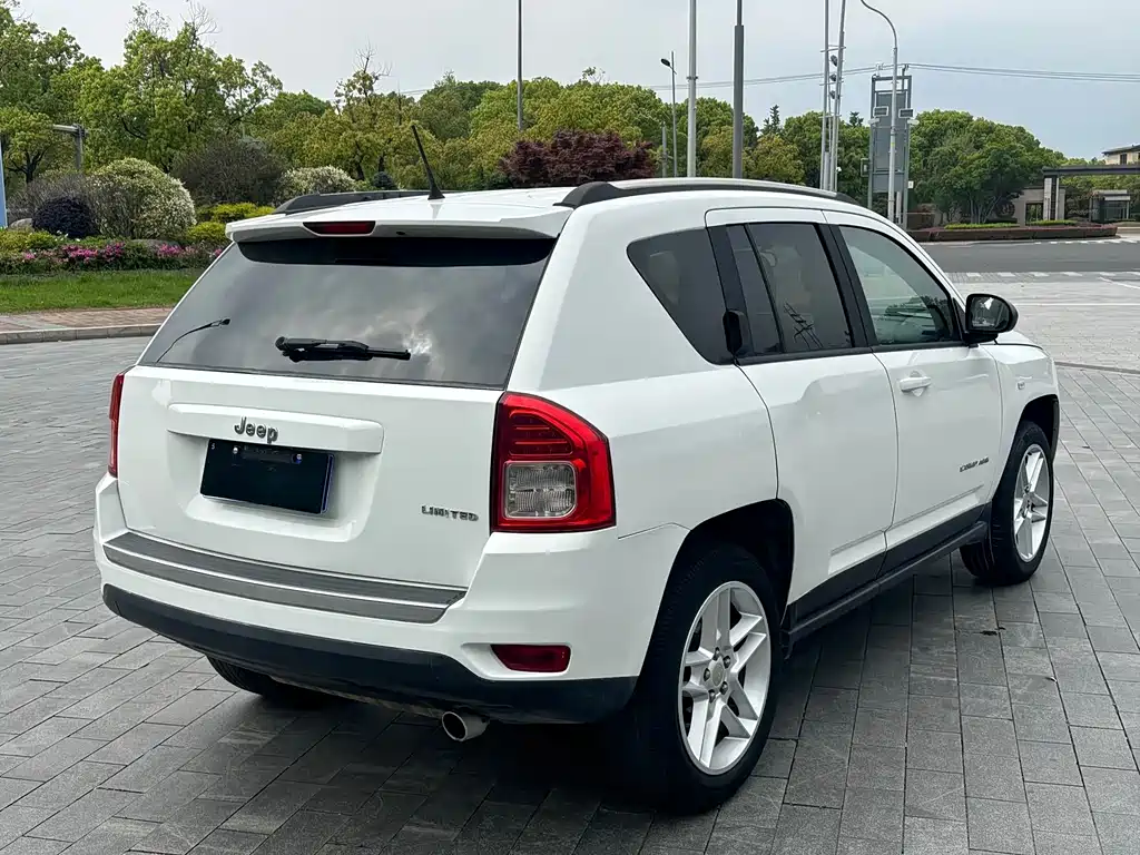 Jeep Compass 2013 — фото 7