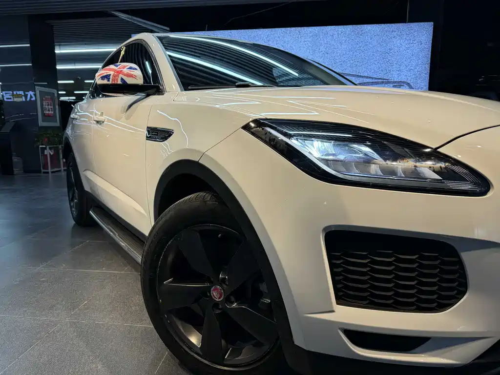 Jaguar E-PACE 2019 — фото 2