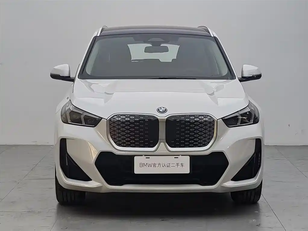 BMW iX1 2025