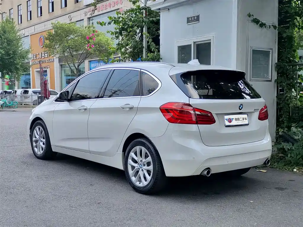 BMW 2 Series Station Wagon 2017 — фото 4