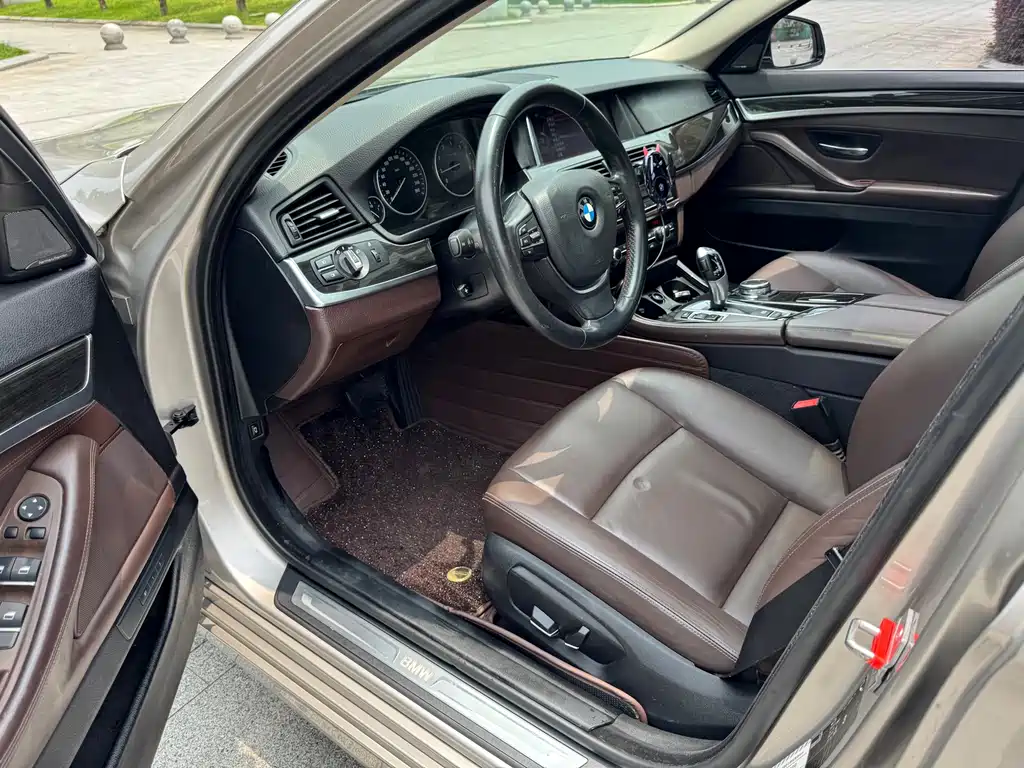 BMW 5 Series 2016 — фото 10