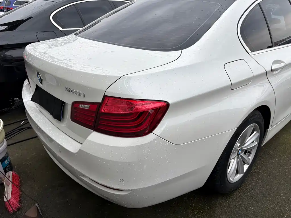 BMW 5 Series 2015 — фото 15