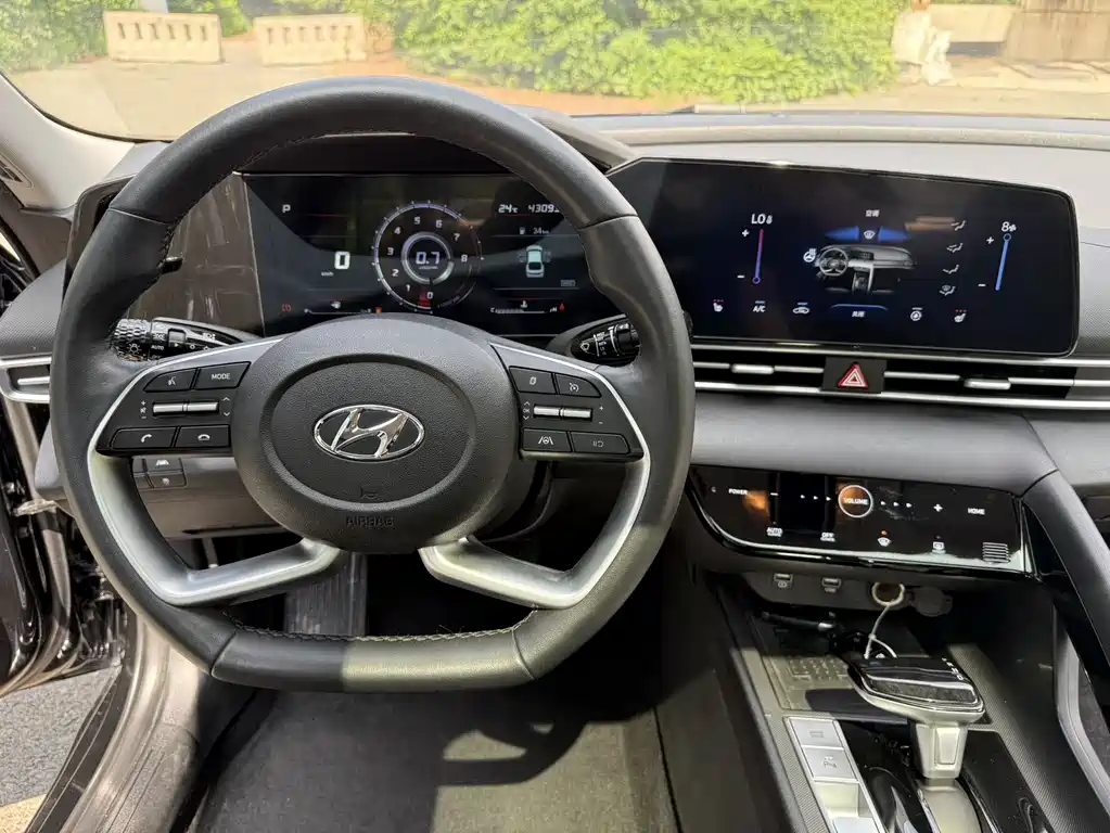 Hyundai Elantra 2023 — фото 9