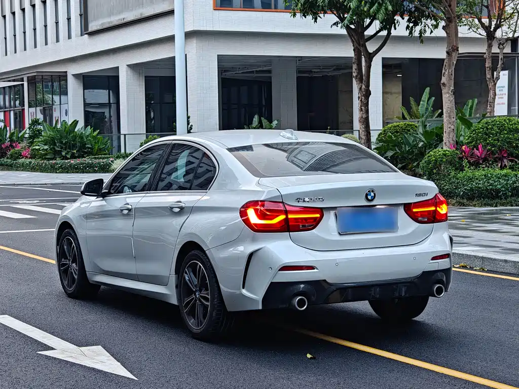 BMW 1 Series 2021 — фото 9