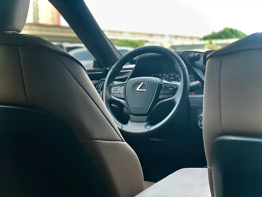 Lexus ES 2023 — фото 13