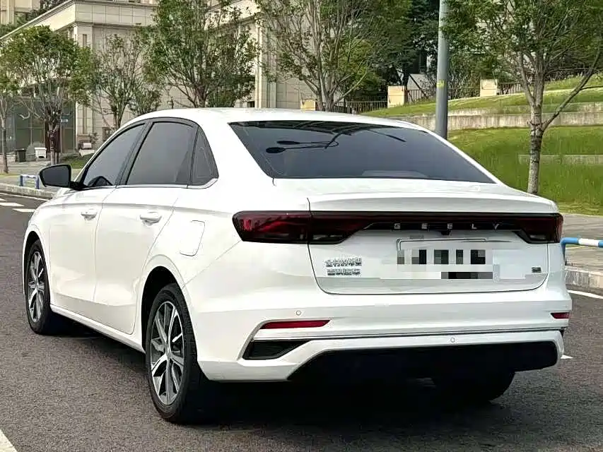 Geely Emgrand 2023