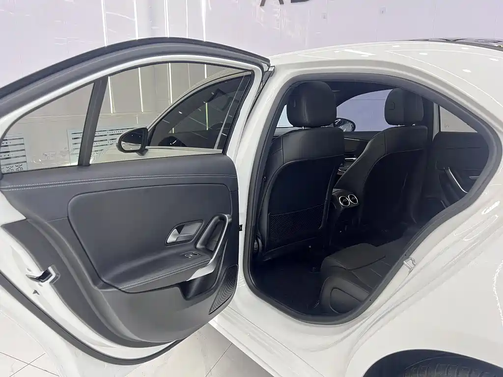 Mercedes-Benz A-Class 2024 — фото 13